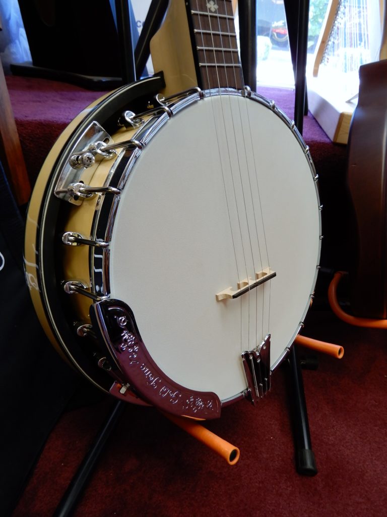 Gold Tone MC150 5string, Flamed Maple Banjo w/case MIR Music